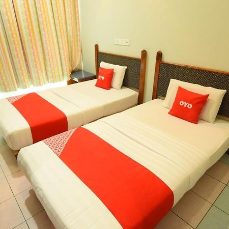 Oyo 89642 Highway Inn Mukah Kültér fotó