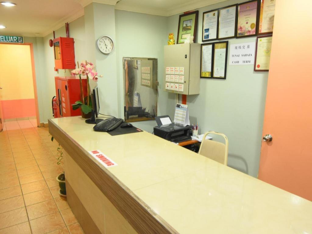 Oyo 89642 Highway Inn Mukah Kültér fotó